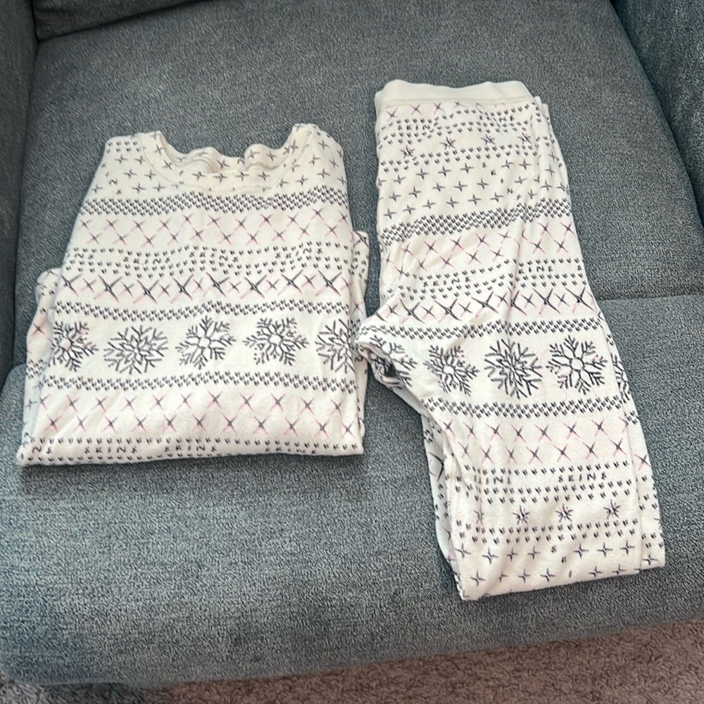 Little girls skims pj’s